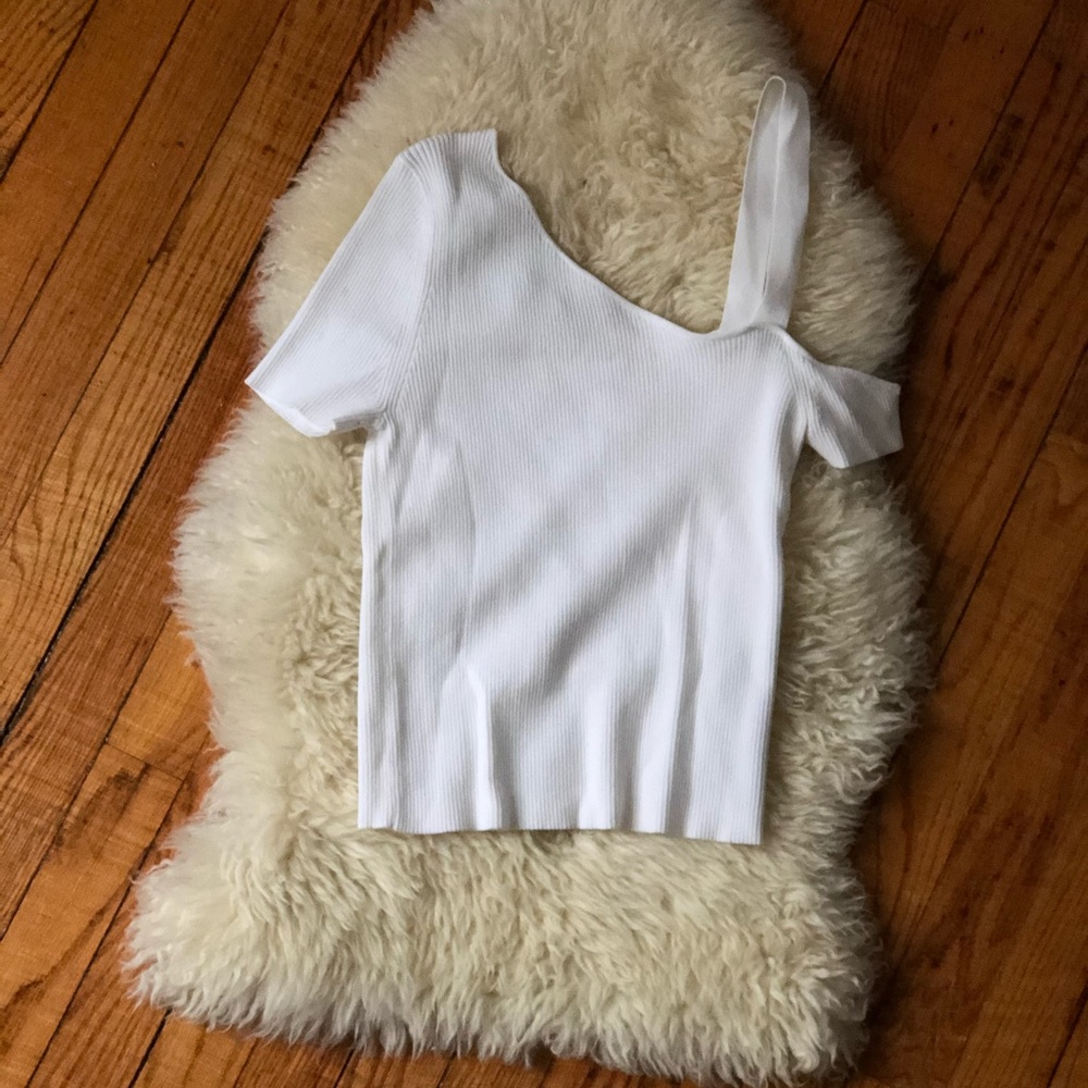 One-shoulder top